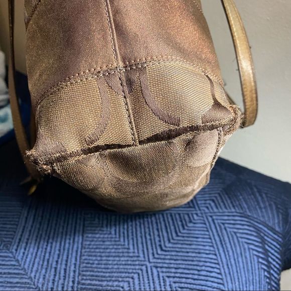 Coach Signature Canvas Logo Tote - Picture 14 of 14